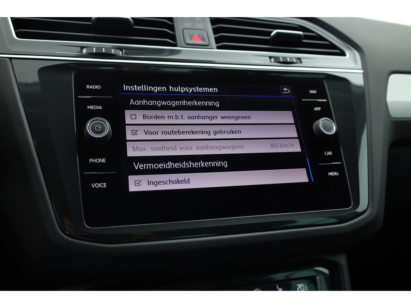 Volkswagen Tiguan 1.5 TSI Life Business | Adapt. Cruise | Camera | Trekhaak | Keyless | 18'' | Navi | Stoelverw.