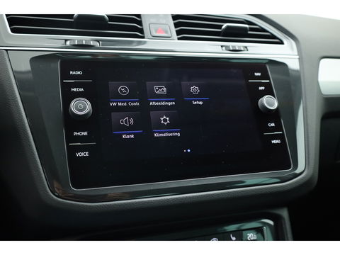 Volkswagen Tiguan 1.5 TSI Life Business | Adapt. Cruise | Camera | Trekhaak | Keyless | 18'' | Navi | Stoelverw.