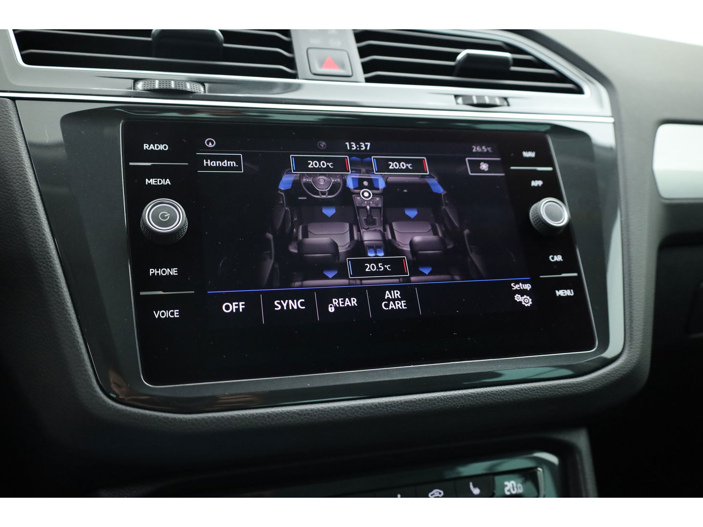 Volkswagen Tiguan 1.5 TSI Life Business | Adapt. Cruise | Camera | Trekhaak | Keyless | 18'' | Navi | Stoelverw.