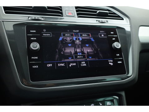 Volkswagen Tiguan 1.5 TSI Life Business | Adapt. Cruise | Camera | Trekhaak | Keyless | 18'' | Navi | Stoelverw.