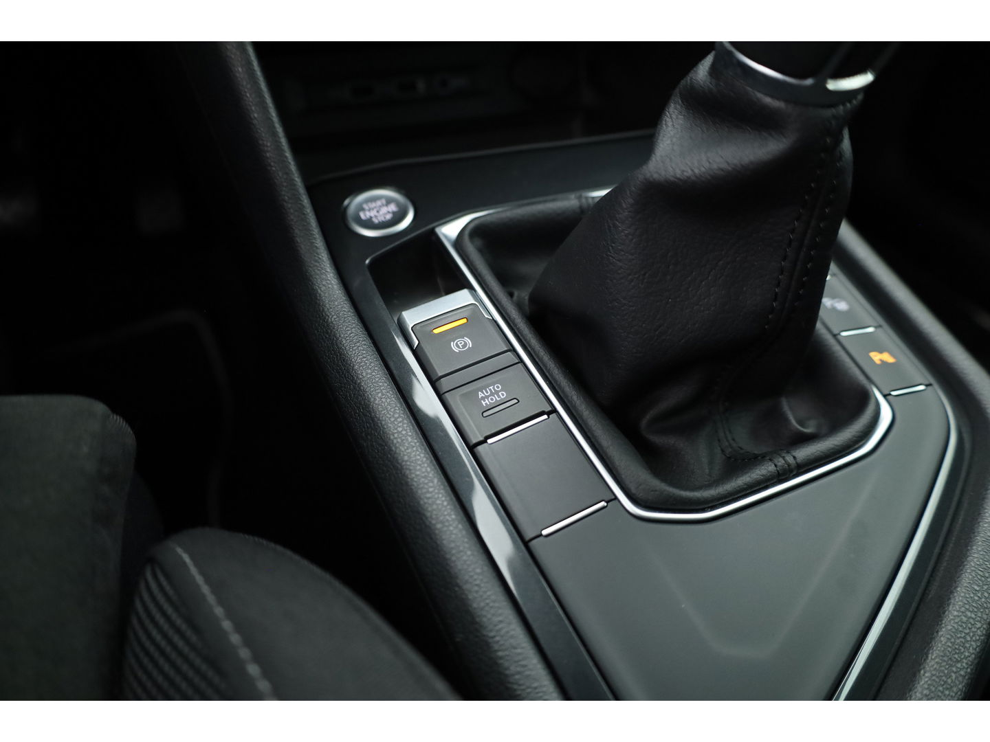 Volkswagen Tiguan 1.5 TSI Life Business | Adapt. Cruise | Camera | Trekhaak | Keyless | 18'' | Navi | Stoelverw.