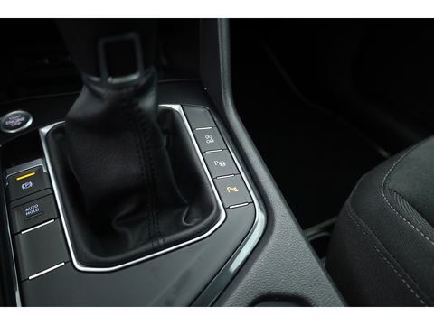 Volkswagen Tiguan 1.5 TSI Life Business | Adapt. Cruise | Camera | Trekhaak | Keyless | 18'' | Navi | Stoelverw.