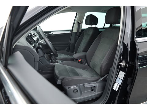 Volkswagen Tiguan 1.5 TSI Life Business | Adapt. Cruise | Camera | Trekhaak | Keyless | 18'' | Navi | Stoelverw.