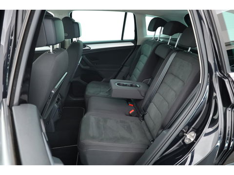 Volkswagen Tiguan 1.5 TSI Life Business | Adapt. Cruise | Camera | Trekhaak | Keyless | 18'' | Navi | Stoelverw.