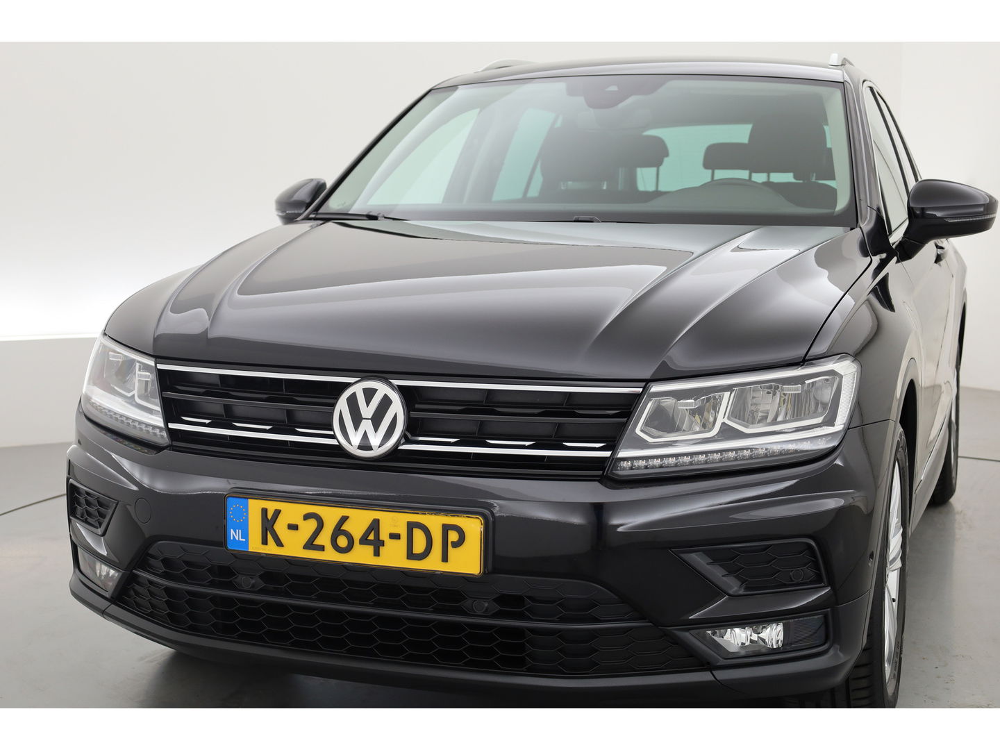 Volkswagen Tiguan 1.5 TSI Life Business | Adapt. Cruise | Camera | Trekhaak | Keyless | 18'' | Navi | Stoelverw.