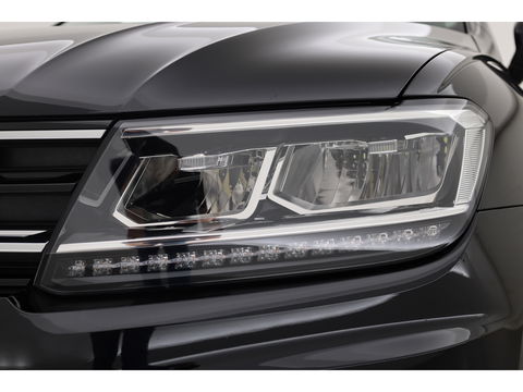 Volkswagen Tiguan 1.5 TSI Life Business | Adapt. Cruise | Camera | Trekhaak | Keyless | 18'' | Navi | Stoelverw.