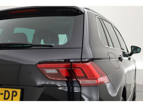 Volkswagen Tiguan 1.5 TSI Life Business | Adapt. Cruise | Camera | Trekhaak | Keyless | 18'' | Navi | Stoelverw.