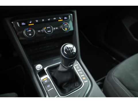 Volkswagen Tiguan 1.5 TSI Life Business | Adapt. Cruise | Camera | Trekhaak | Keyless | 18'' | Navi | Stoelverw.