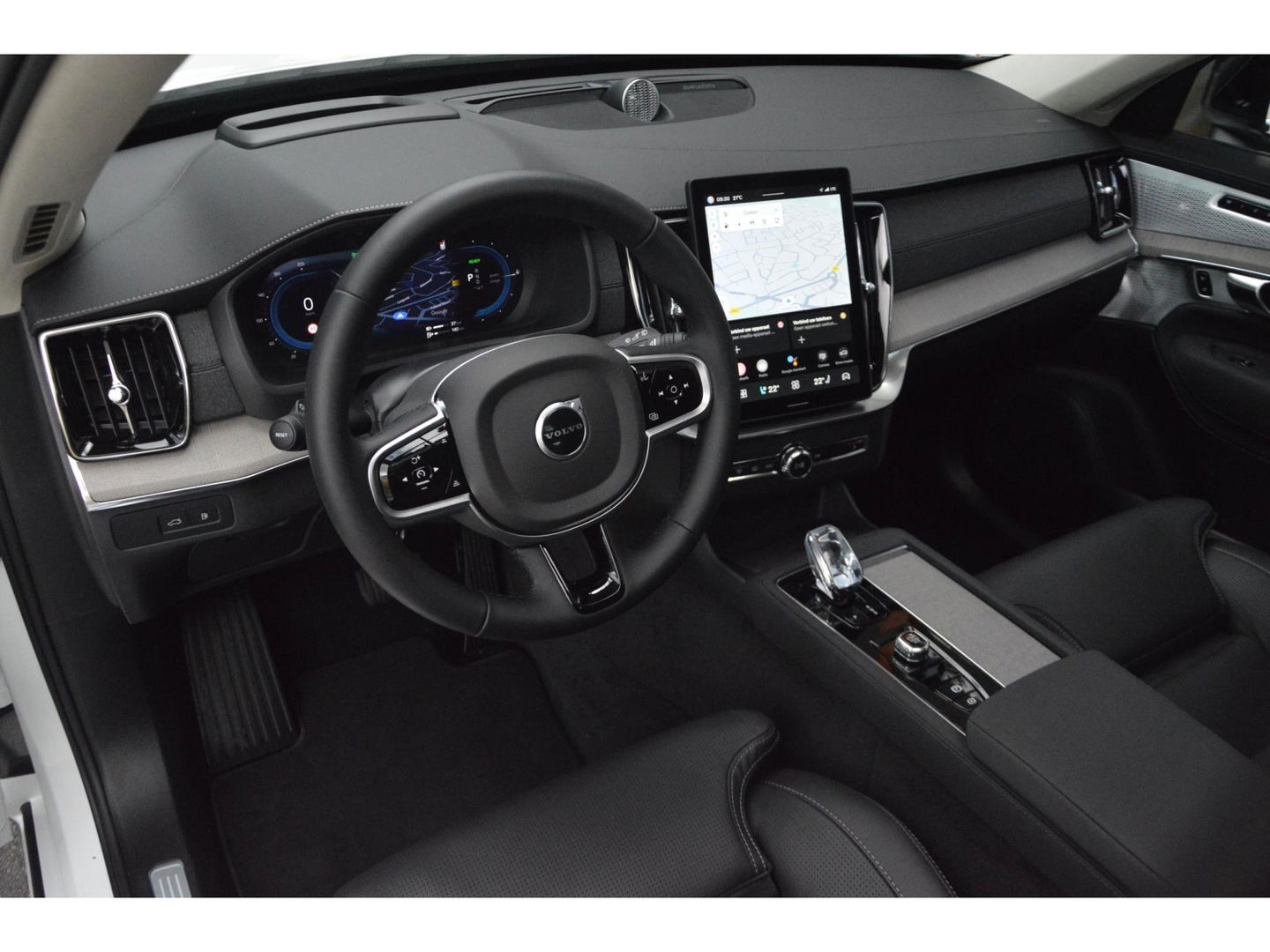 Volvo XC90 T8 AWD Ultra Dark | Luchtvering | Facelift | Bowers & Wilkins | Geventileerde stoelen | 360° Camera | Trekhaak |