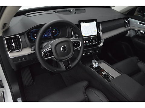 Volvo XC90 T8 AWD Ultra Dark | Luchtvering | Facelift | Bowers & Wilkins | Geventileerde stoelen | 360° Camera | Trekhaak |