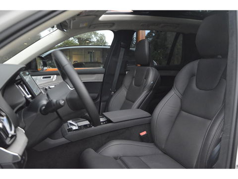 Volvo XC90 T8 AWD Ultra Dark | Luchtvering | Facelift | Bowers & Wilkins | Geventileerde stoelen | 360° Camera | Trekhaak |