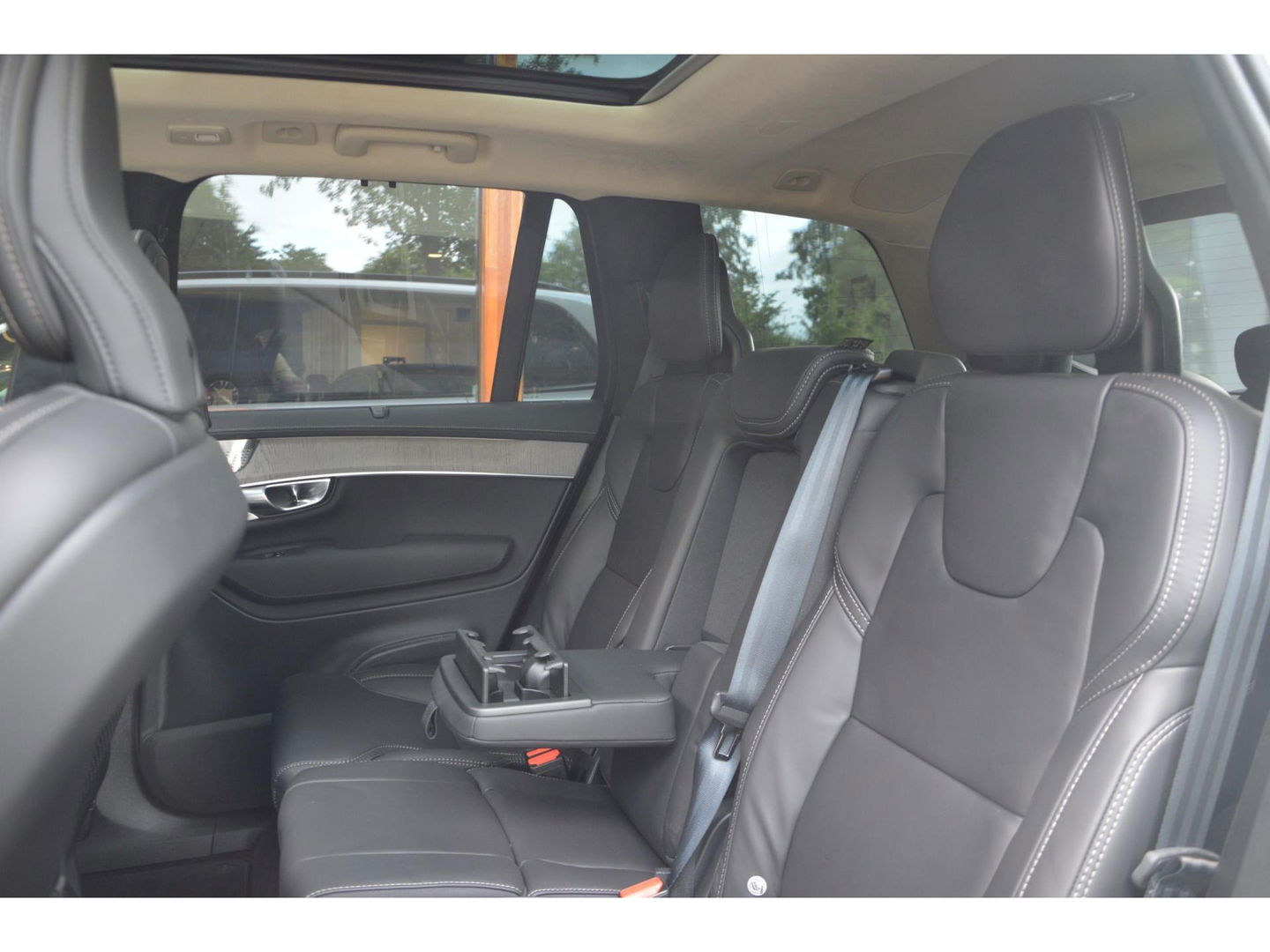 Volvo XC90 T8 AWD Ultra Dark | Luchtvering | Facelift | Bowers & Wilkins | Geventileerde stoelen | 360° Camera | Trekhaak |