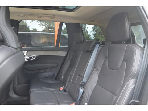 Volvo XC90 T8 AWD Ultra Dark | Luchtvering | Facelift | Bowers & Wilkins | Geventileerde stoelen | 360° Camera | Trekhaak |