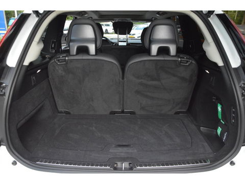 Volvo XC90 T8 AWD Ultra Dark | Luchtvering | Facelift | Bowers & Wilkins | Geventileerde stoelen | 360° Camera | Trekhaak |