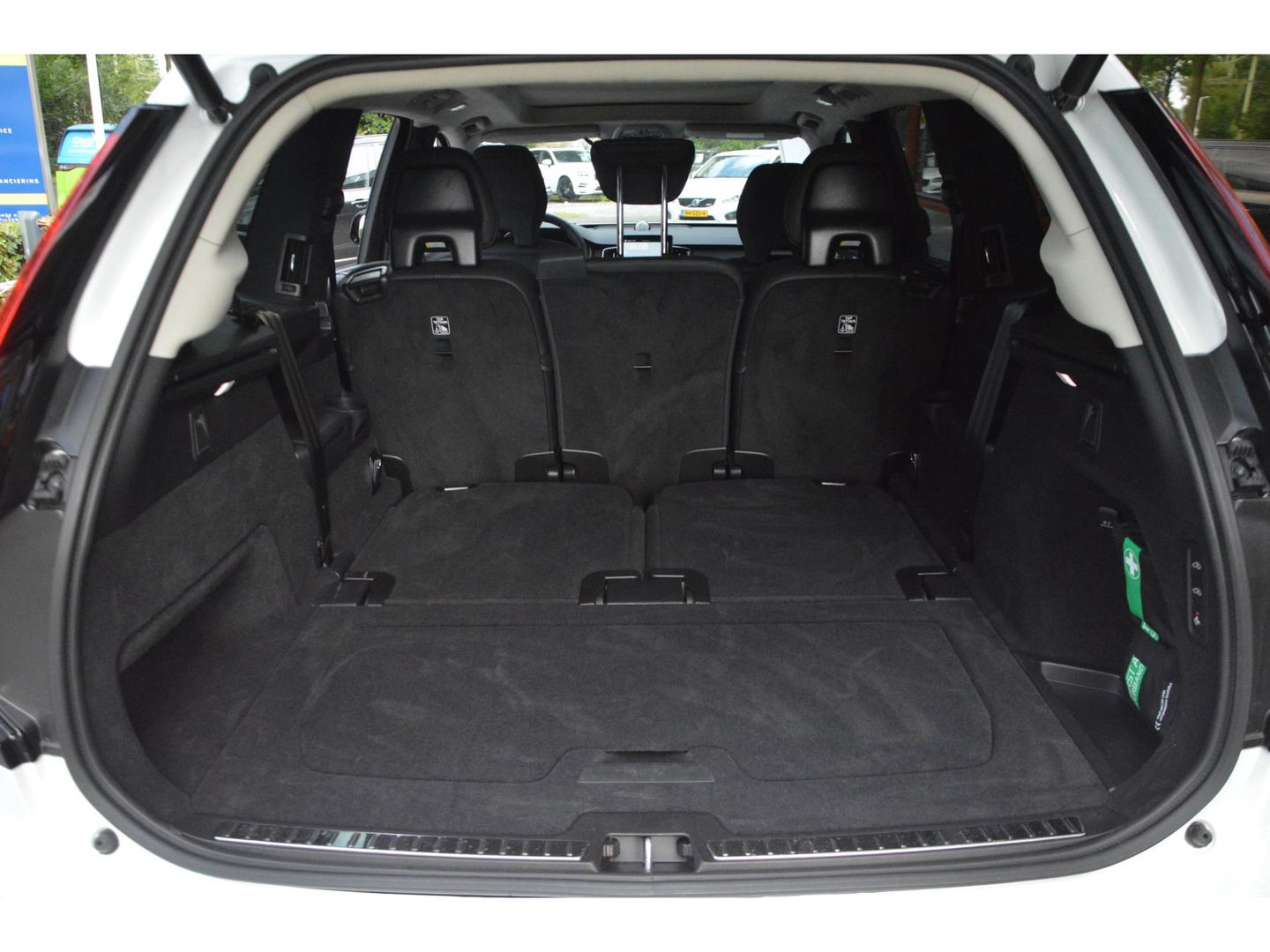 Volvo XC90 T8 AWD Ultra Dark | Luchtvering | Facelift | Bowers & Wilkins | Geventileerde stoelen | 360° Camera | Trekhaak |