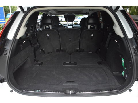 Volvo XC90 T8 AWD Ultra Dark | Luchtvering | Facelift | Bowers & Wilkins | Geventileerde stoelen | 360° Camera | Trekhaak |