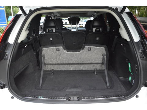 Volvo XC90 T8 AWD Ultra Dark | Luchtvering | Facelift | Bowers & Wilkins | Geventileerde stoelen | 360° Camera | Trekhaak |