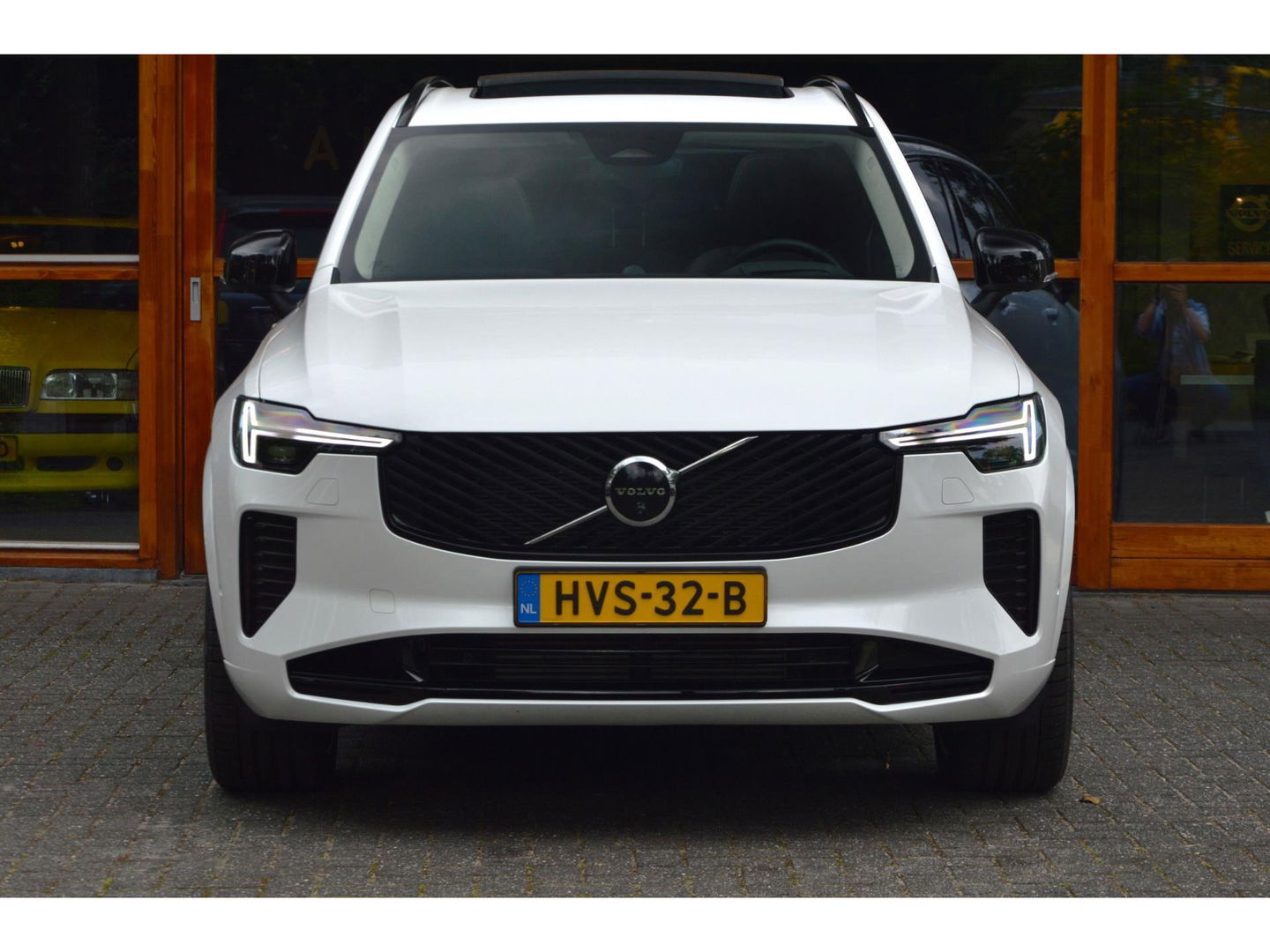 Volvo XC90 T8 AWD Ultra Dark | Luchtvering | Facelift | Bowers & Wilkins | Geventileerde stoelen | 360° Camera | Trekhaak |