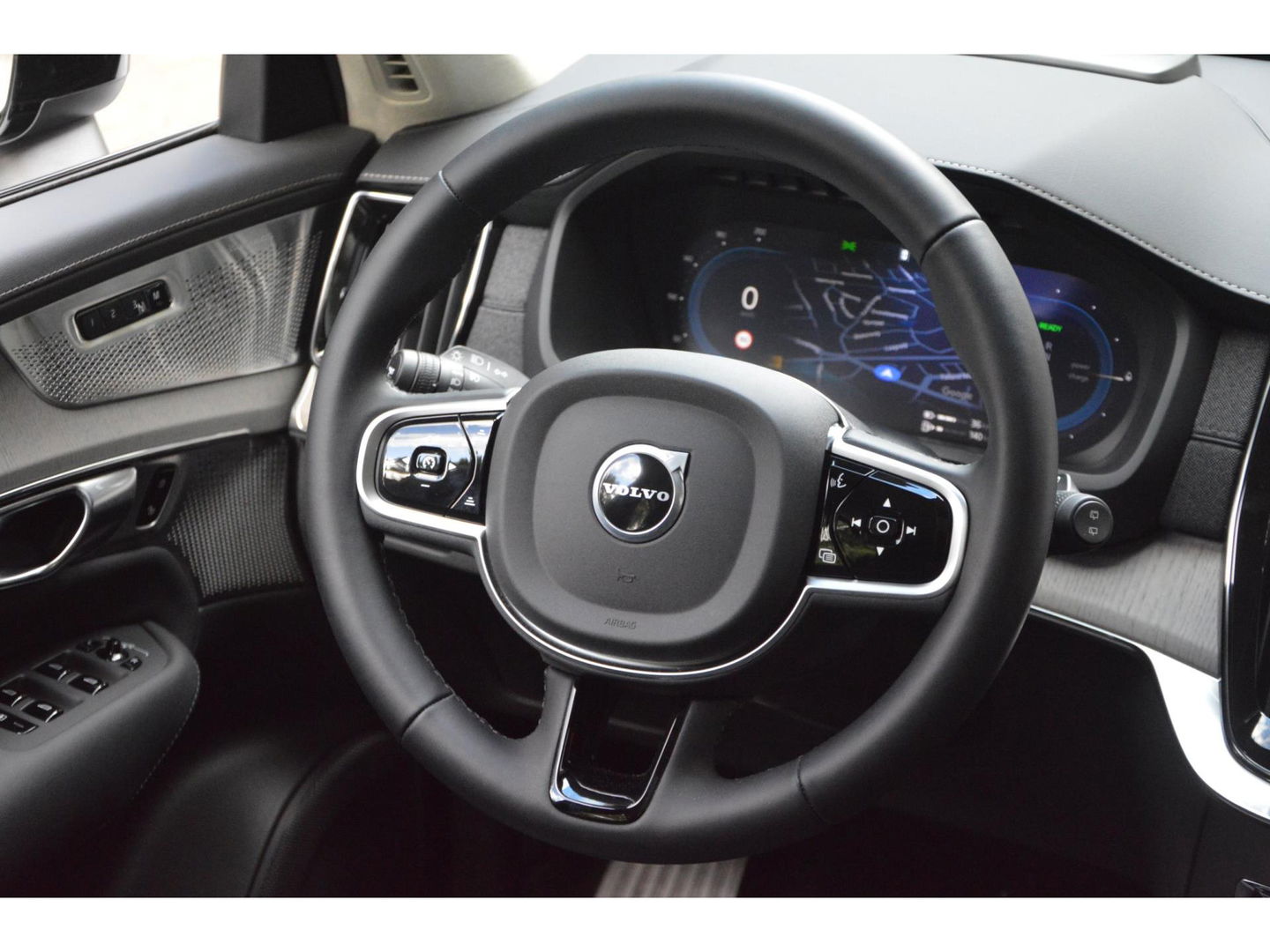 Volvo XC90 T8 AWD Ultra Dark | Luchtvering | Facelift | Bowers & Wilkins | Geventileerde stoelen | 360° Camera | Trekhaak |