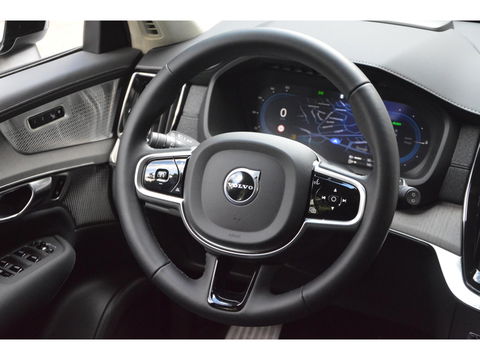 Volvo XC90 T8 AWD Ultra Dark | Luchtvering | Facelift | Bowers & Wilkins | Geventileerde stoelen | 360° Camera | Trekhaak |