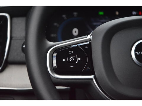Volvo XC90 T8 AWD Ultra Dark | Luchtvering | Facelift | Bowers & Wilkins | Geventileerde stoelen | 360° Camera | Trekhaak |