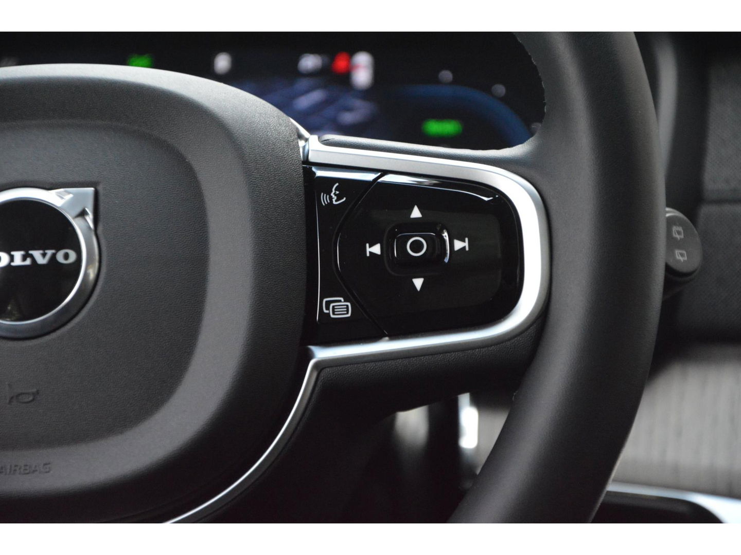 Volvo XC90 T8 AWD Ultra Dark | Luchtvering | Facelift | Bowers & Wilkins | Geventileerde stoelen | 360° Camera | Trekhaak |