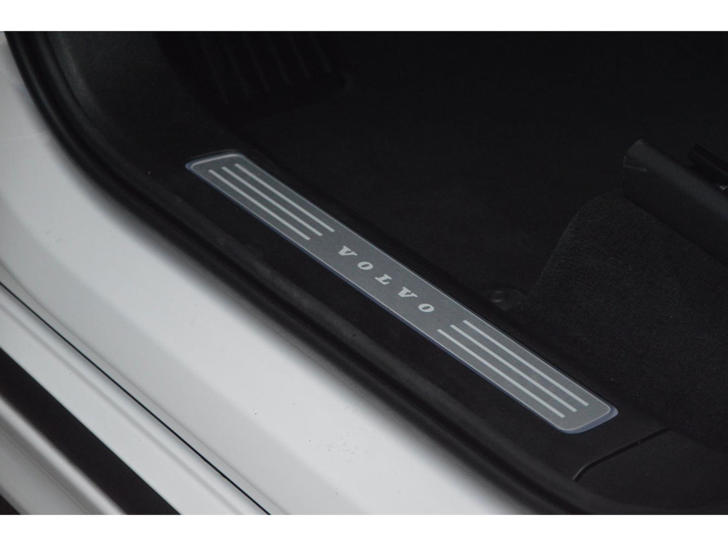Volvo XC90 T8 AWD Ultra Dark | Luchtvering | Facelift | Bowers & Wilkins | Geventileerde stoelen | 360° Camera | Trekhaak |