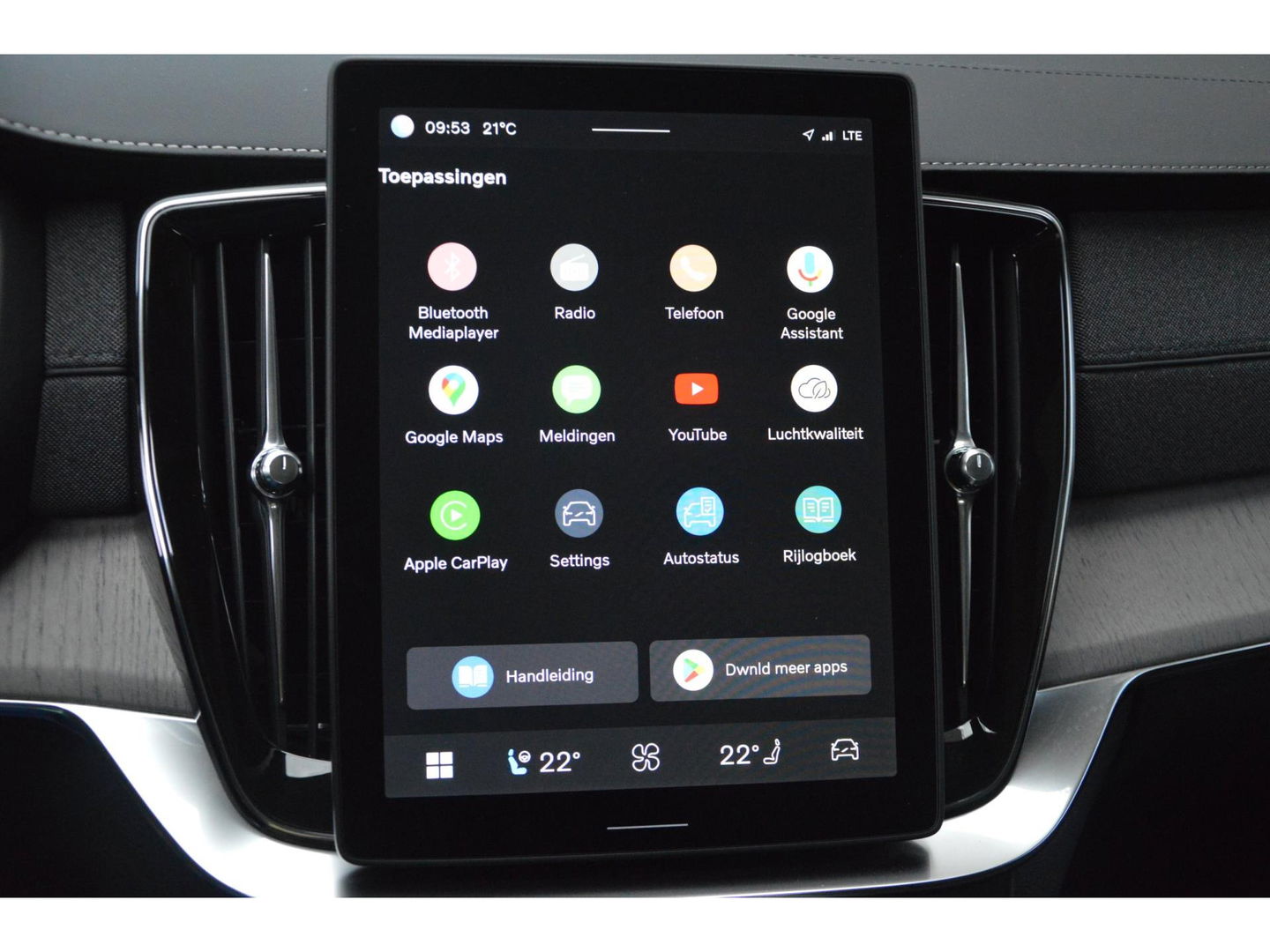 Volvo XC90 T8 AWD Ultra Dark | Luchtvering | Facelift | Bowers & Wilkins | Geventileerde stoelen | 360° Camera | Trekhaak |