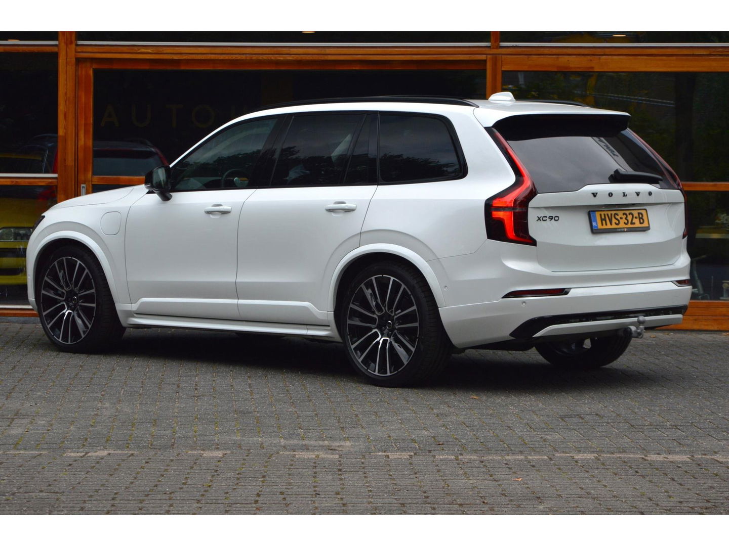 Volvo XC90 T8 AWD Ultra Dark | Luchtvering | Facelift | Bowers & Wilkins | Geventileerde stoelen | 360° Camera | Trekhaak |