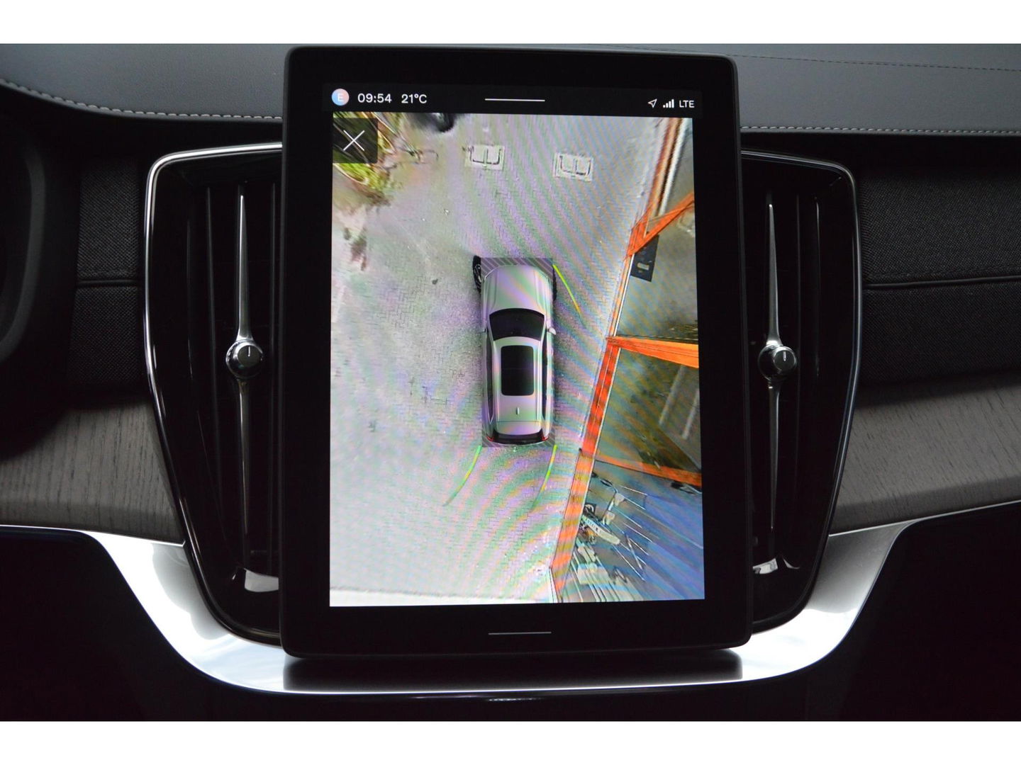 Volvo XC90 T8 AWD Ultra Dark | Luchtvering | Facelift | Bowers & Wilkins | Geventileerde stoelen | 360° Camera | Trekhaak |