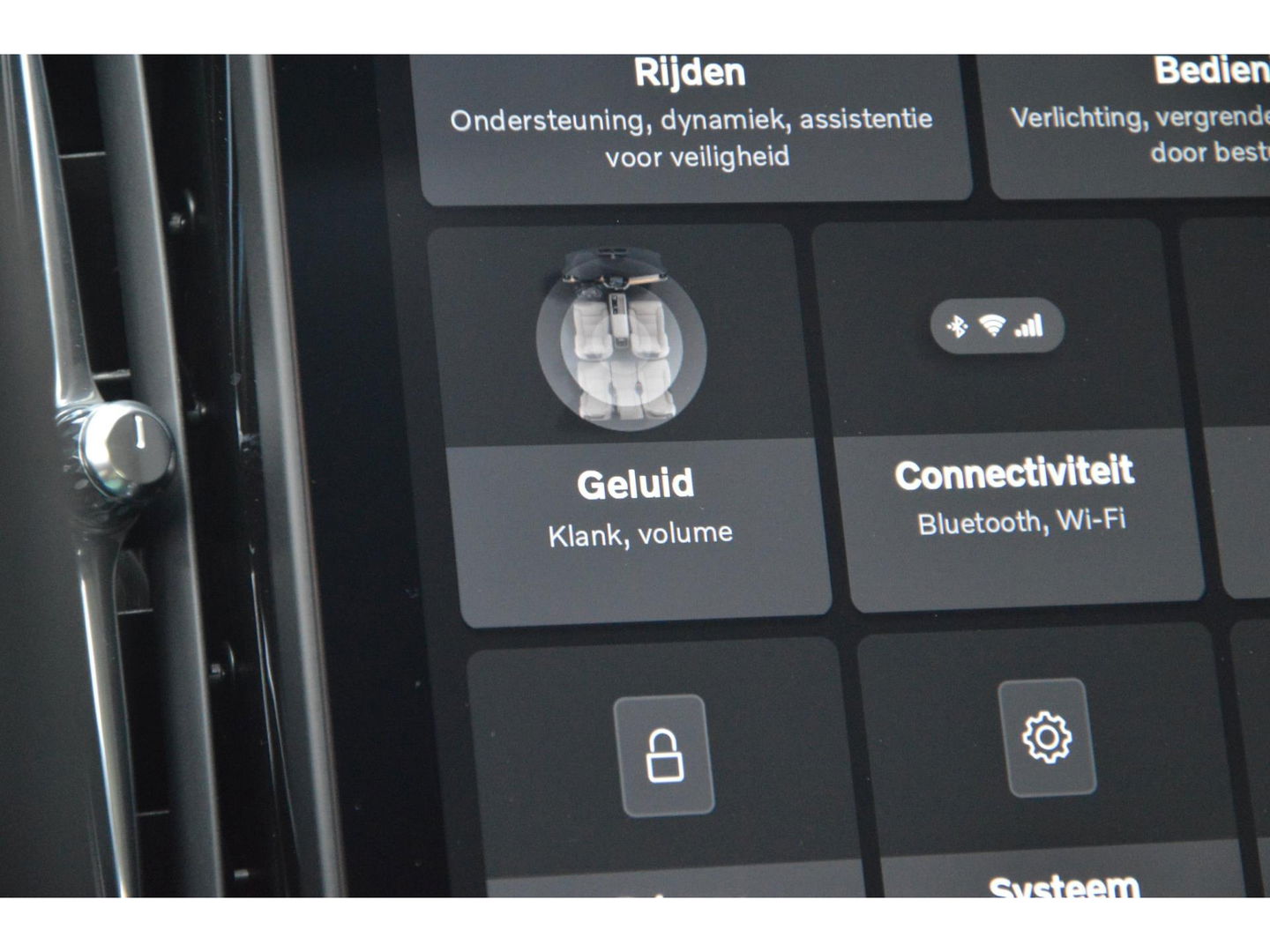 Volvo XC90 T8 AWD Ultra Dark | Luchtvering | Facelift | Bowers & Wilkins | Geventileerde stoelen | 360° Camera | Trekhaak |