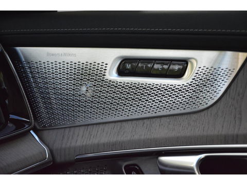 Volvo XC90 T8 AWD Ultra Dark | Luchtvering | Facelift | Bowers & Wilkins | Geventileerde stoelen | 360° Camera | Trekhaak |
