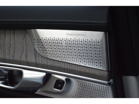 Volvo XC90 T8 AWD Ultra Dark | Luchtvering | Facelift | Bowers & Wilkins | Geventileerde stoelen | 360° Camera | Trekhaak |