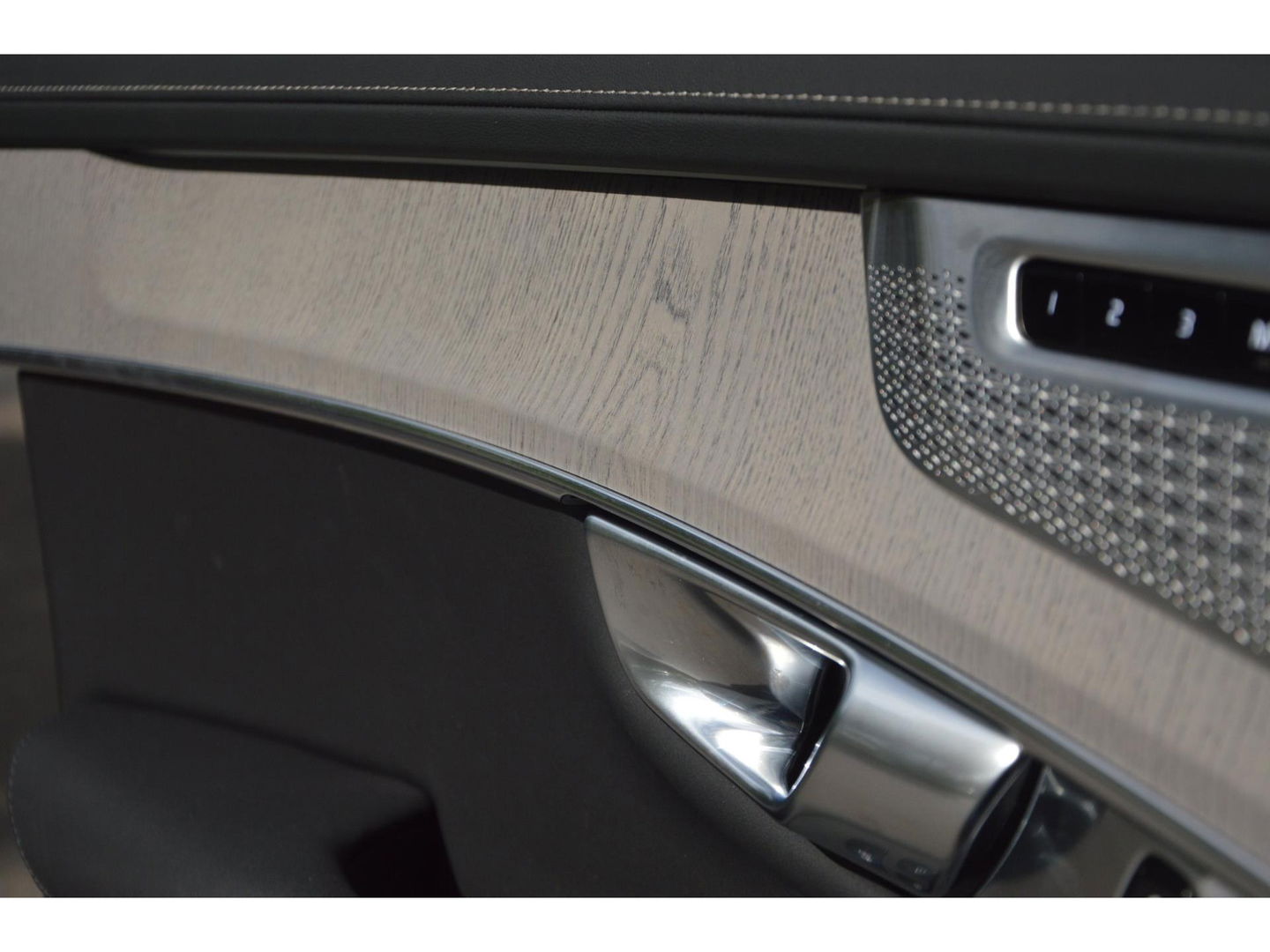 Volvo XC90 T8 AWD Ultra Dark | Luchtvering | Facelift | Bowers & Wilkins | Geventileerde stoelen | 360° Camera | Trekhaak |
