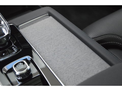 Volvo XC90 T8 AWD Ultra Dark | Luchtvering | Facelift | Bowers & Wilkins | Geventileerde stoelen | 360° Camera | Trekhaak |