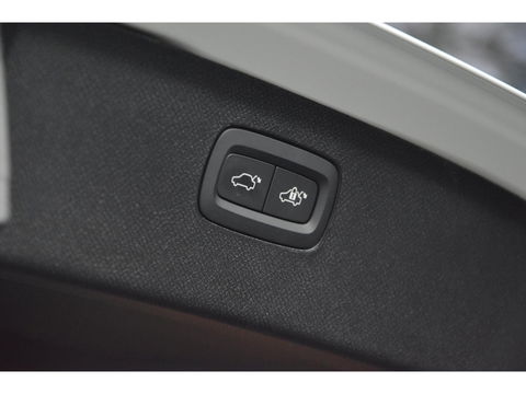 Volvo XC90 T8 AWD Ultra Dark | Luchtvering | Facelift | Bowers & Wilkins | Geventileerde stoelen | 360° Camera | Trekhaak |