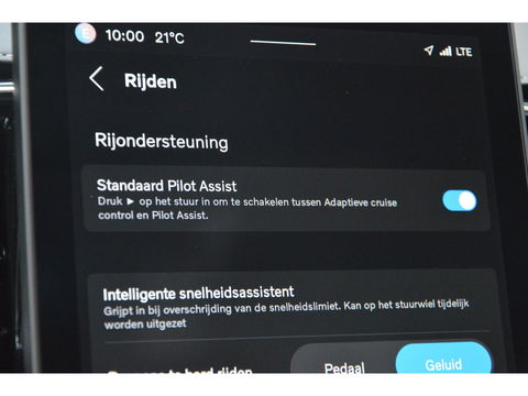 Volvo XC90 T8 AWD Ultra Dark | Luchtvering | Facelift | Bowers & Wilkins | Geventileerde stoelen | 360° Camera | Trekhaak |