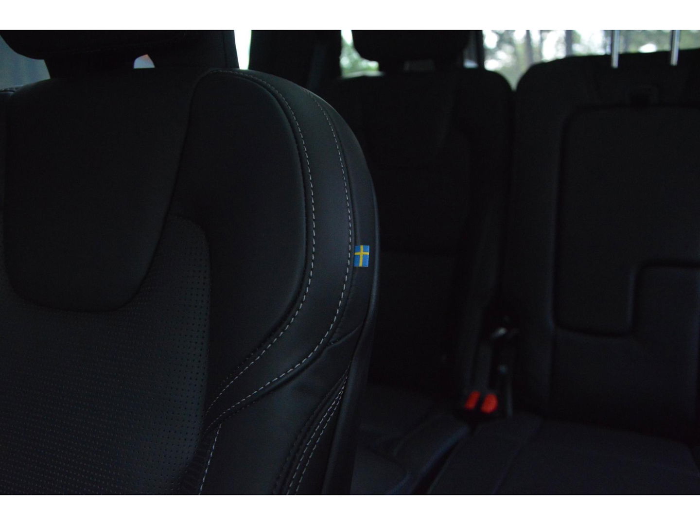 Volvo XC90 T8 AWD Ultra Dark | Luchtvering | Facelift | Bowers & Wilkins | Geventileerde stoelen | 360° Camera | Trekhaak |