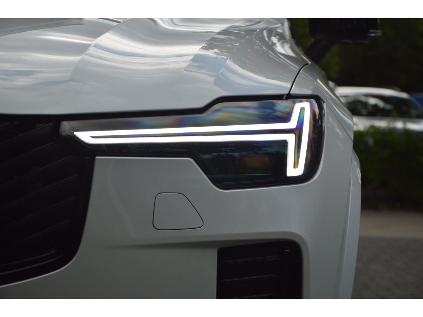 Volvo XC90 T8 AWD Ultra Dark | Luchtvering | Facelift | Bowers & Wilkins | Geventileerde stoelen | 360° Camera | Trekhaak |
