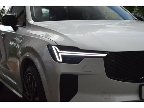 Volvo XC90 T8 AWD Ultra Dark | Luchtvering | Facelift | Bowers & Wilkins | Geventileerde stoelen | 360° Camera | Trekhaak |