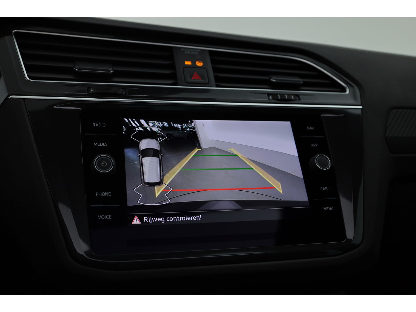 Volkswagen Tiguan 1.5 TSI R-Line DSG | Pano | Elek. Trekhaak | Camera | Stoel- Stuurverw. | Keyless | Navi