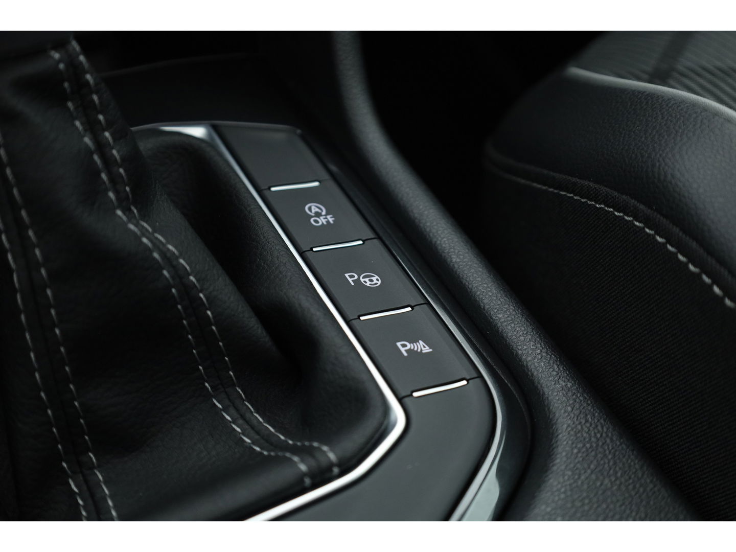 Volkswagen Tiguan 1.5 TSI R-Line DSG | Pano | Elek. Trekhaak | Camera | Stoel- Stuurverw. | Keyless | Navi
