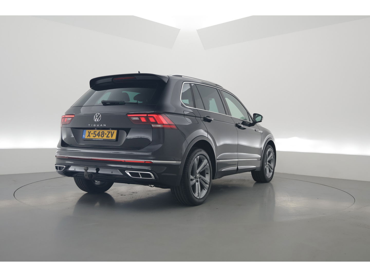 Volkswagen Tiguan 1.5 TSI R-Line DSG | Pano | Elek. Trekhaak | Camera | Stoel- Stuurverw. | Keyless | Navi