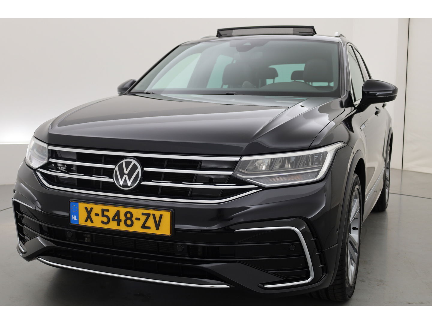 Volkswagen Tiguan 1.5 TSI R-Line DSG | Pano | Elek. Trekhaak | Camera | Stoel- Stuurverw. | Keyless | Navi