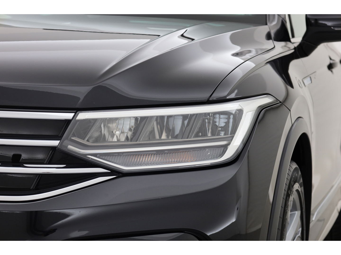 Volkswagen Tiguan 1.5 TSI R-Line DSG | Pano | Elek. Trekhaak | Camera | Stoel- Stuurverw. | Keyless | Navi