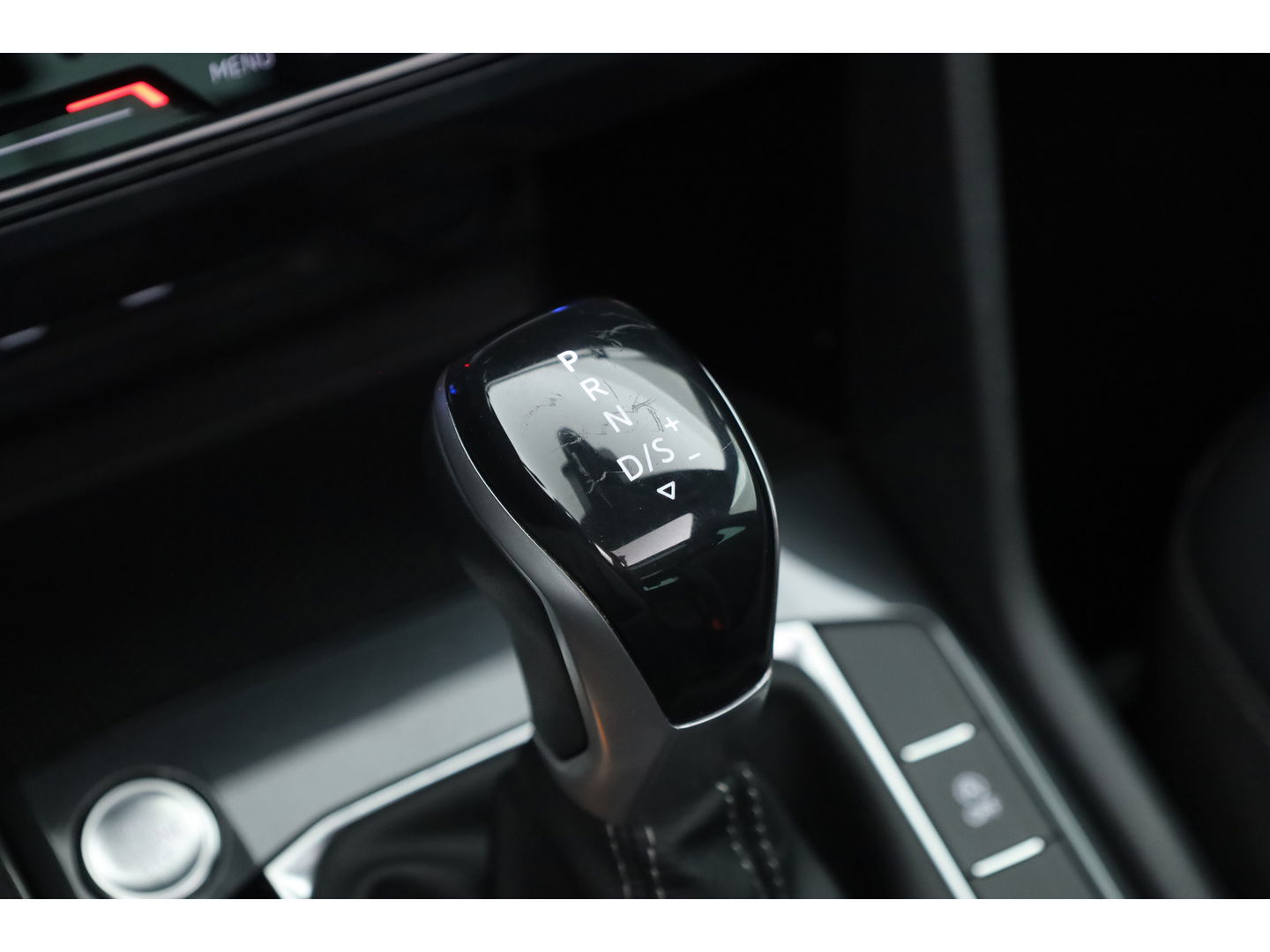 Volkswagen Tiguan 1.5 TSI R-Line DSG | Pano | Elek. Trekhaak | Camera | Stoel- Stuurverw. | Keyless | Navi