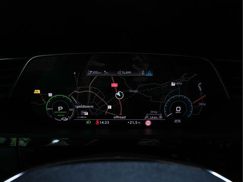 Audi e-tron 55 quattro 95 kWh [ 3-Fase ] (INCL.BTW) *PANO | HEAD-UP | LEATHER-ALCANTARA | FULL-LED | NIGHT-VISION | BANG&OLUFSEN | ADAPTIVE-CRUISE | MEMORY-PACK | BLIND-SPOT | CAMERA | SPORT/HEATED-SEATS | ECC | PDC | 22''ALU | TOWB