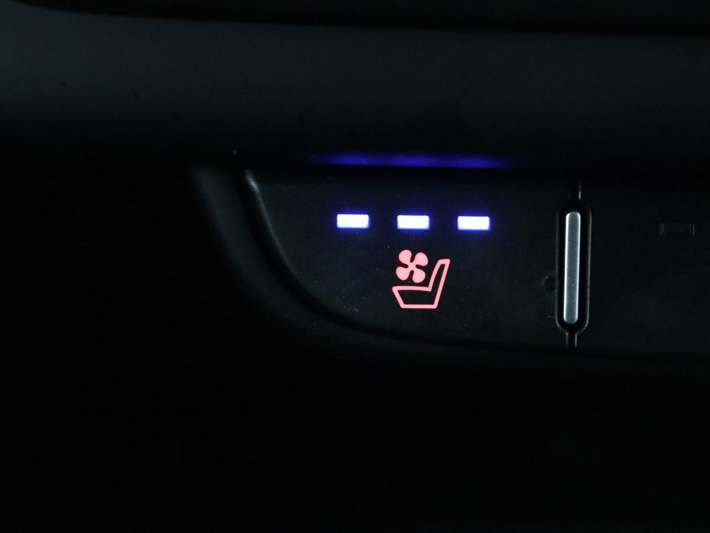 Kia Ceed 1.6 GDI PHEV ExecutiveLine | Panoramadak | Stoelventilatie | Leder | Trekhaak | Adaptive cruise | Camera | Keyless | Digital Cockpit | Full LED | Achterbankverwarming | Carplay | Navigatie