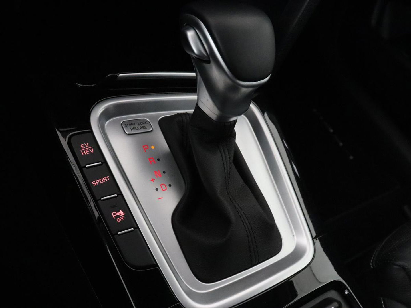Kia Ceed 1.6 GDI PHEV ExecutiveLine | Panoramadak | Stoelventilatie | Leder | Trekhaak | Adaptive cruise | Camera | Keyless | Digital Cockpit | Full LED | Achterbankverwarming | Carplay | Navigatie
