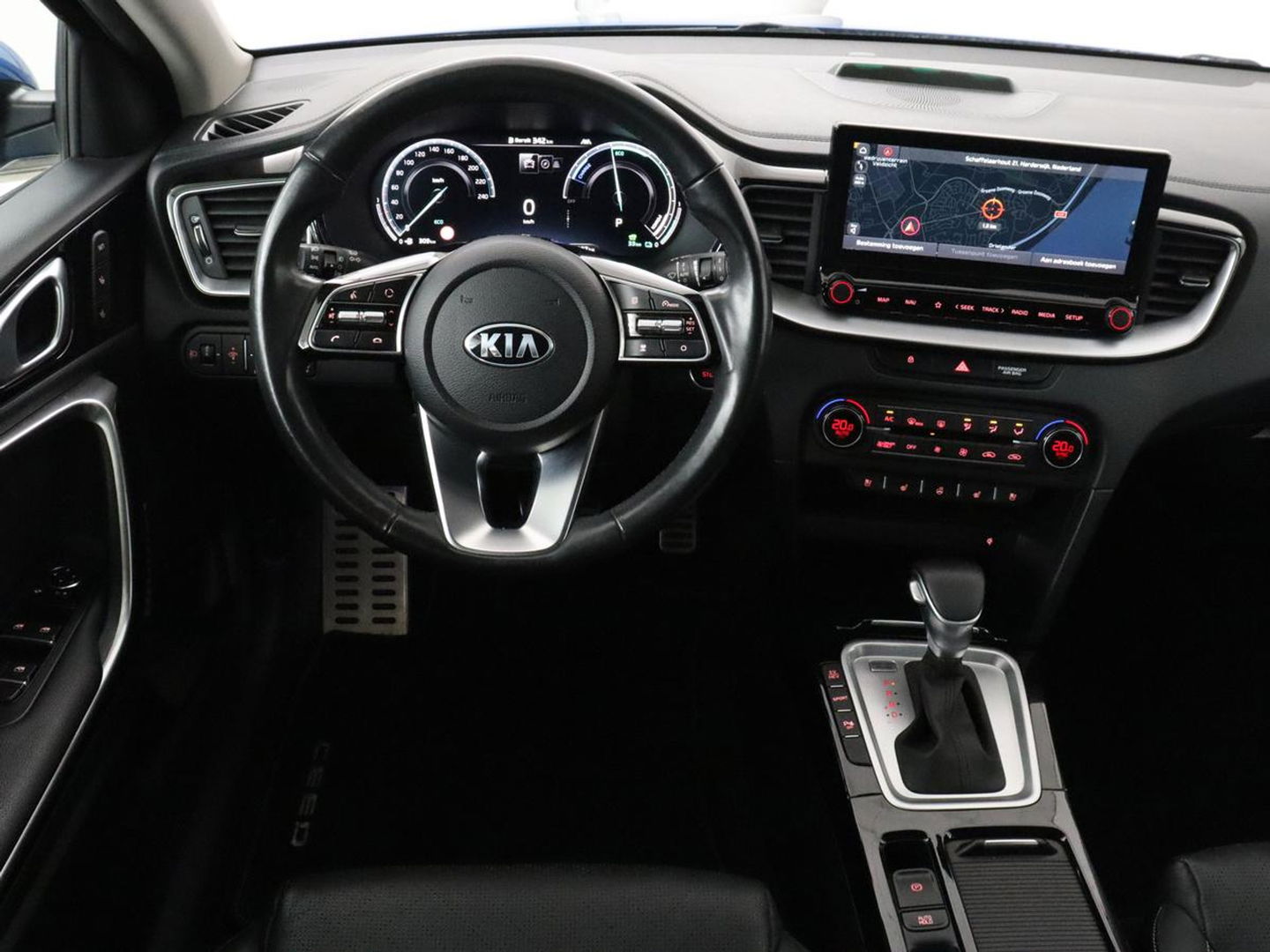 Kia Ceed 1.6 GDI PHEV ExecutiveLine | Panoramadak | Stoelventilatie | Leder | Trekhaak | Adaptive cruise | Camera | Keyless | Digital Cockpit | Full LED | Achterbankverwarming | Carplay | Navigatie